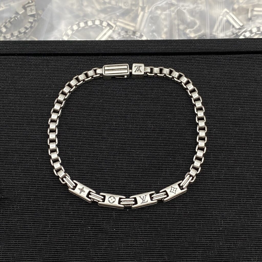Louis Vuitton Jewelry Style 45