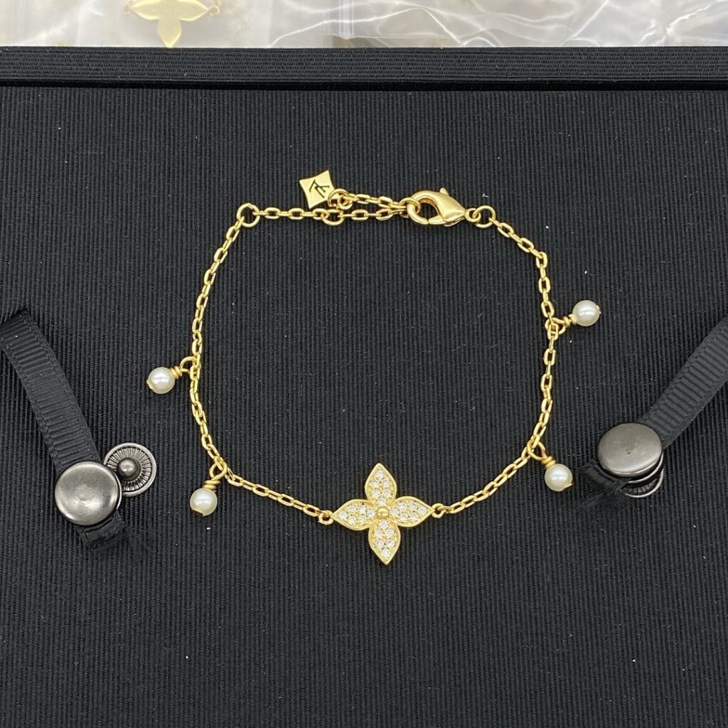 Louis Vuitton Jewelry Style 40