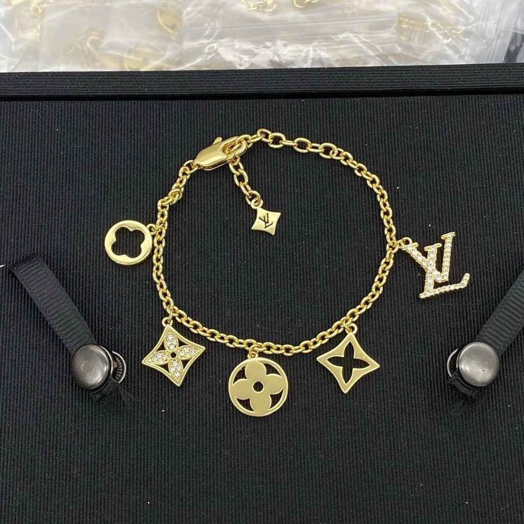 Louis Vuitton Jewelry Style 45