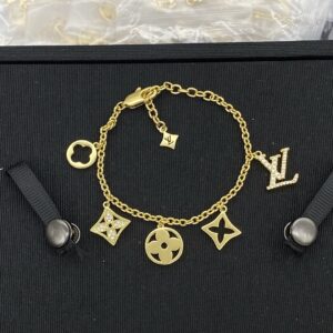 Louis Vuitton Jewelry Style 45