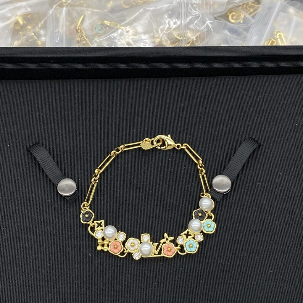 Louis Vuitton Jewelry Style 55