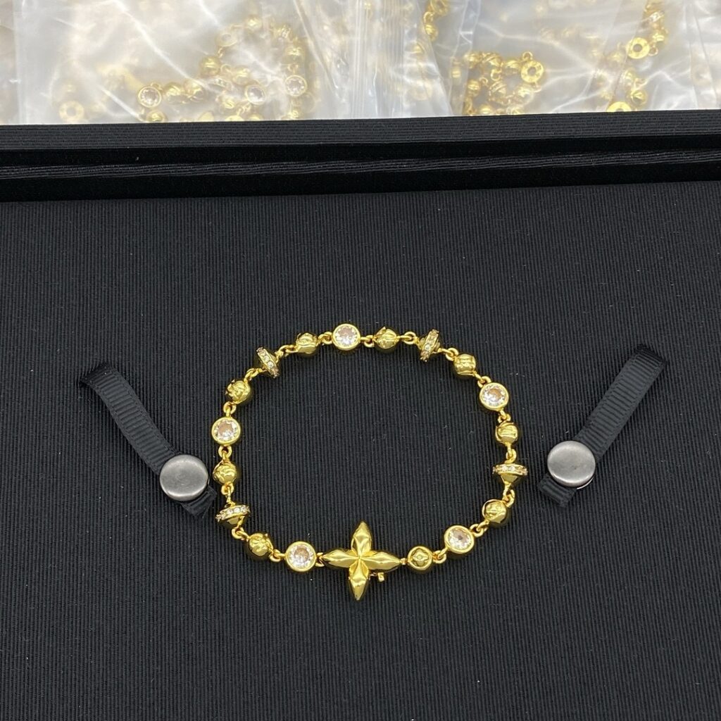 Louis Vuitton Jewelry Style 55