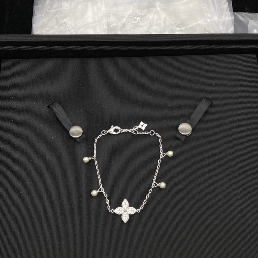 Louis Vuitton Jewelry Style 45