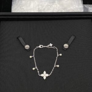Louis Vuitton Jewelry Style 45