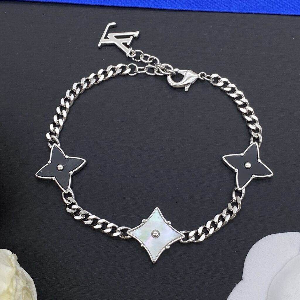 Louis Vuitton Jewelry Style 40