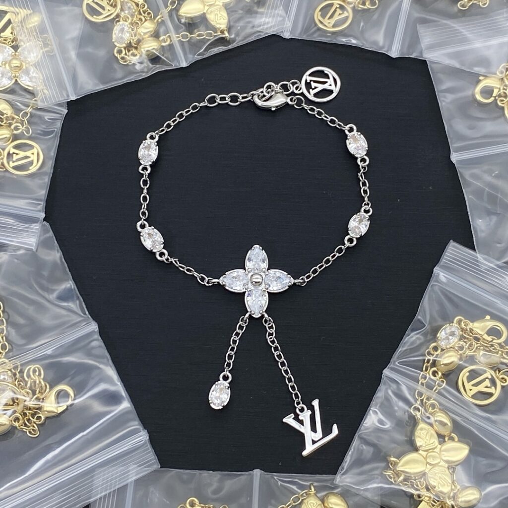 Louis Vuitton Jewelry Style 50