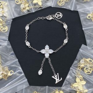 Louis Vuitton Jewelry Style 50