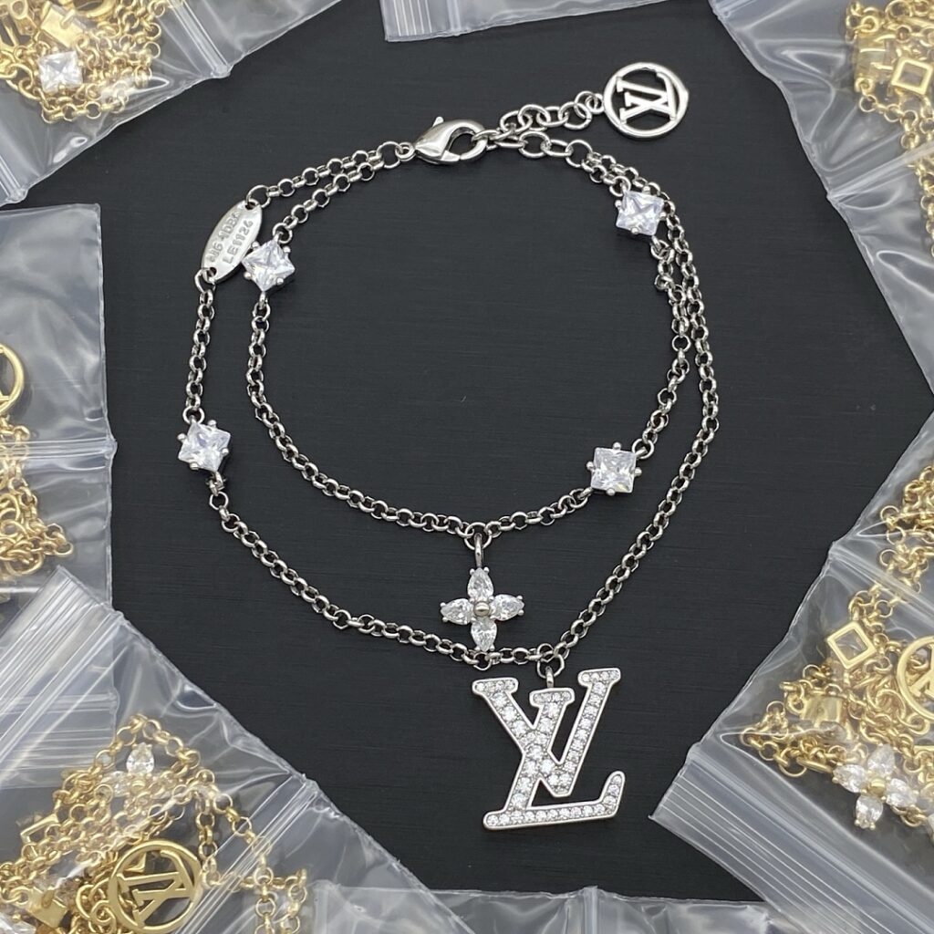 Louis Vuitton Jewelry Style 50