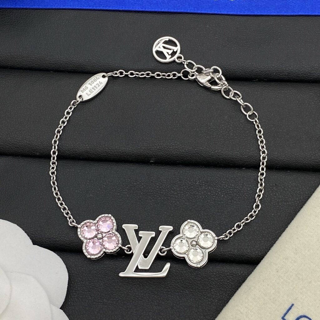 Louis Vuitton Jewelry Style 40