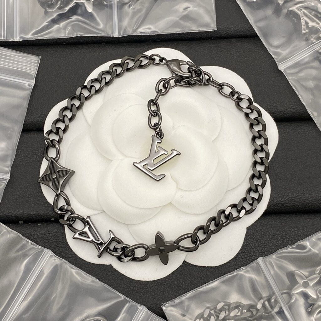Louis Vuitton Jewelry Style 45