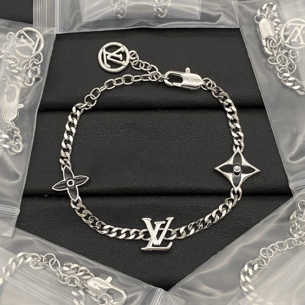 Louis Vuitton Jewelry Style 40