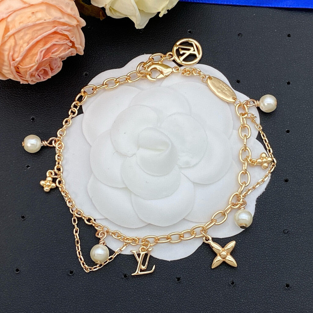 Louis Vuitton Jewelry Style 50