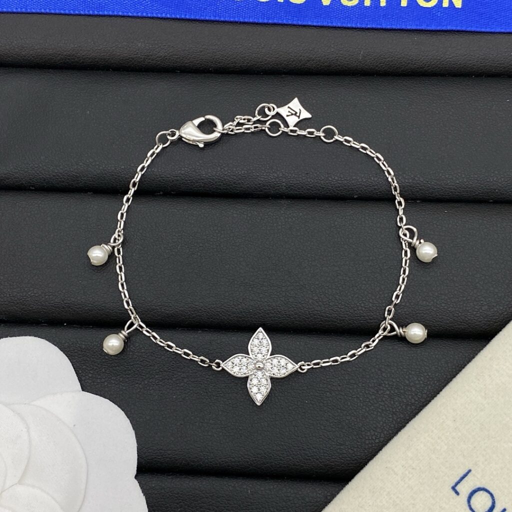 Louis Vuitton Jewelry Style 45