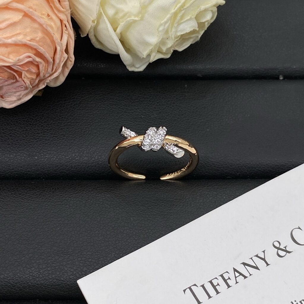 Louis Vuitton Jewelry Style 40