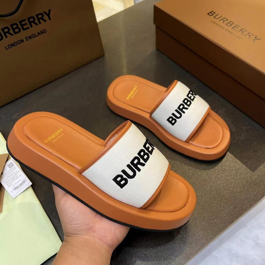 Balenciaga Shoe Style 1903425