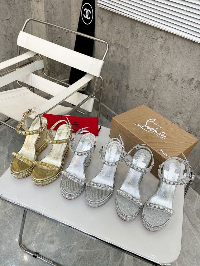 Christian Louboutin Shoe Style 2703524