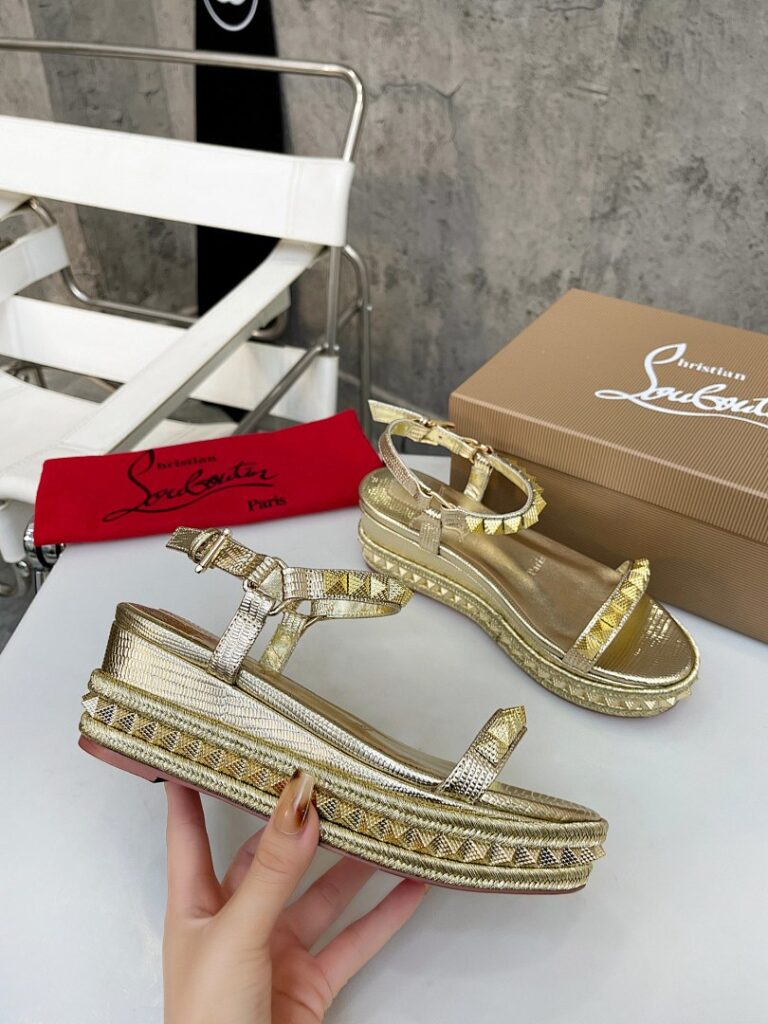 Christian Louboutin Shoe Style 2703524