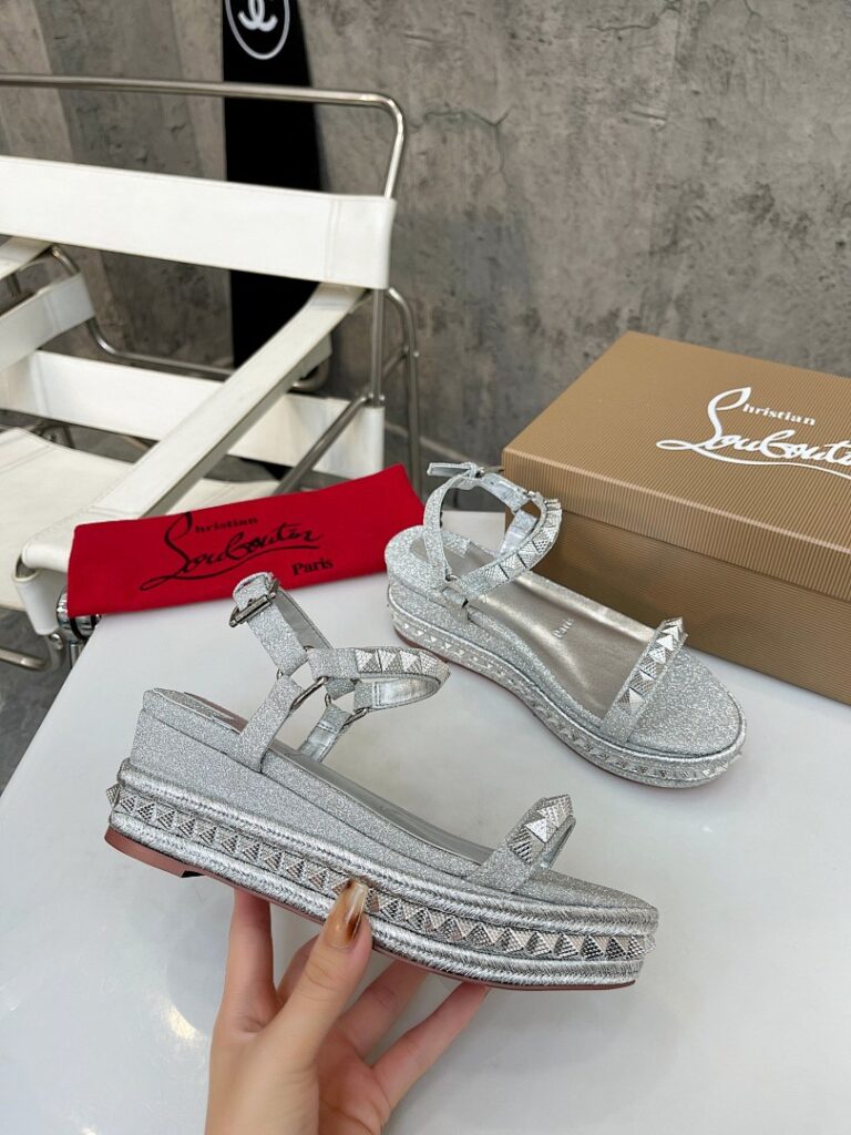 Christian Louboutin Shoe Style 2703524