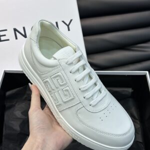 Givenchy Shoe Style 2401126