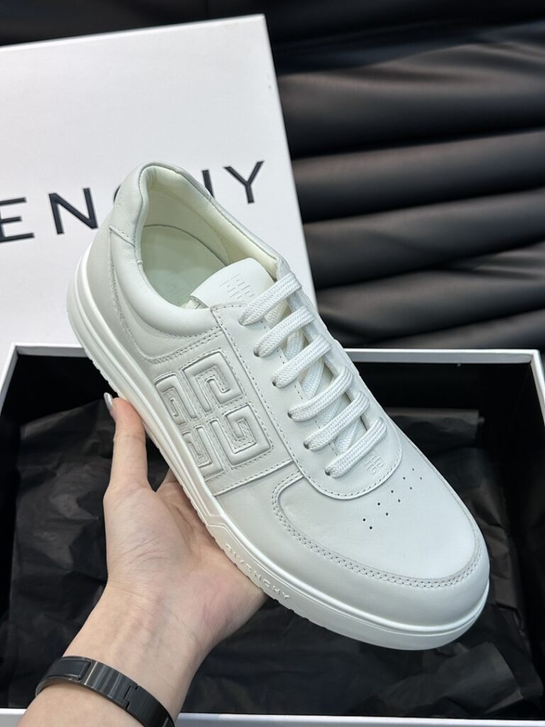 Givenchy Shoe Style 2401126