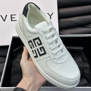 Givenchy Shoe Style 2401126