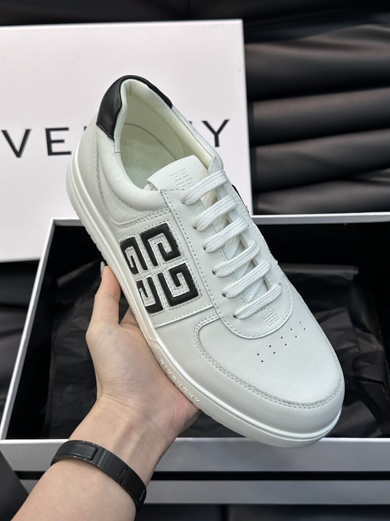 Givenchy Shoe Style 2401126