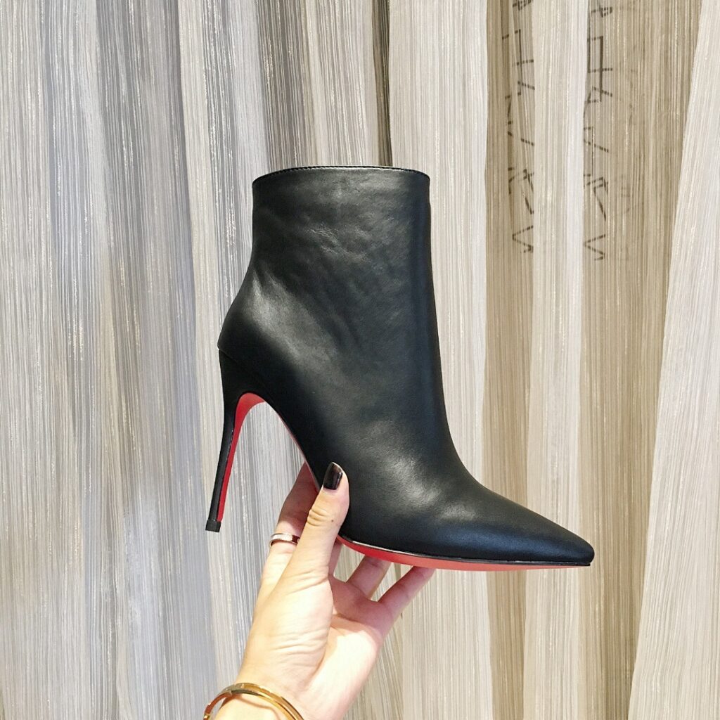 Christian Louboutin Shoe Style 3001133
