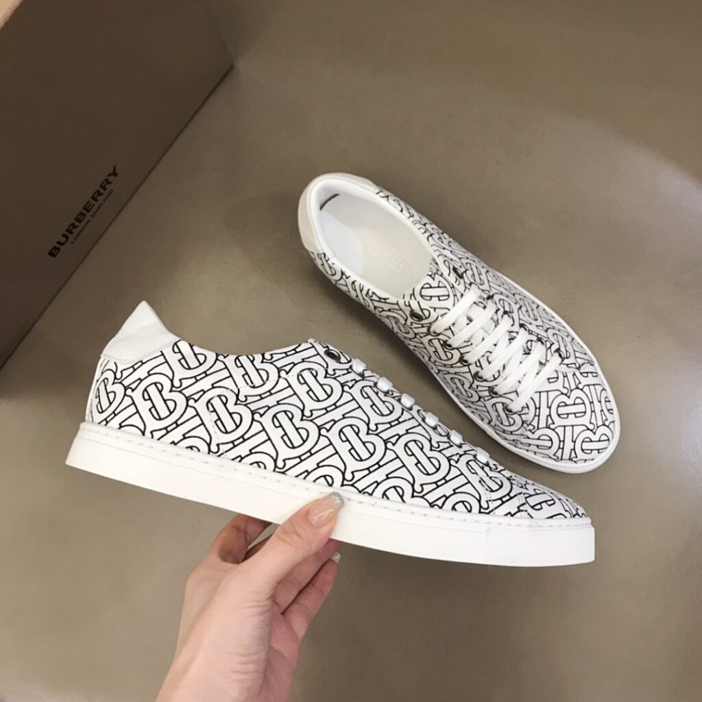 Balenciaga Shoe Style 2201126