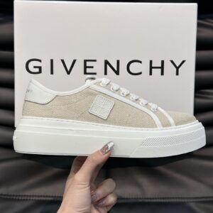 Givenchy Shoe Style 2201126