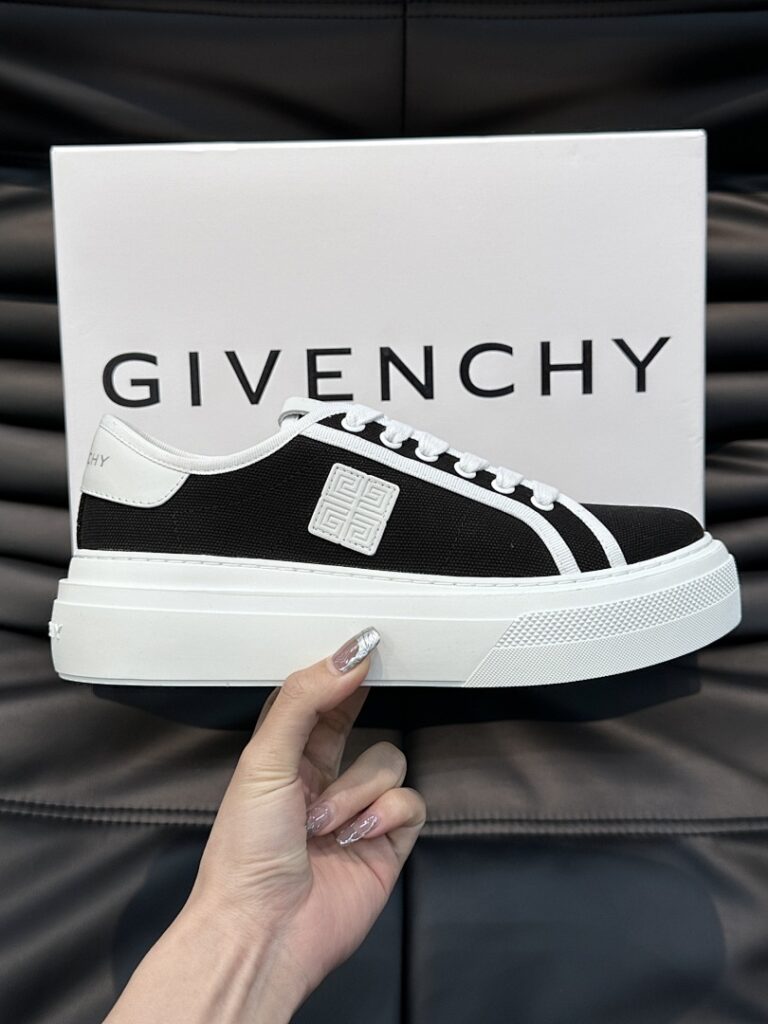 Givenchy Shoe Style 2201126