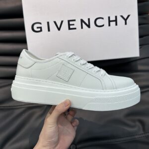 Givenchy Shoe Style 2401126