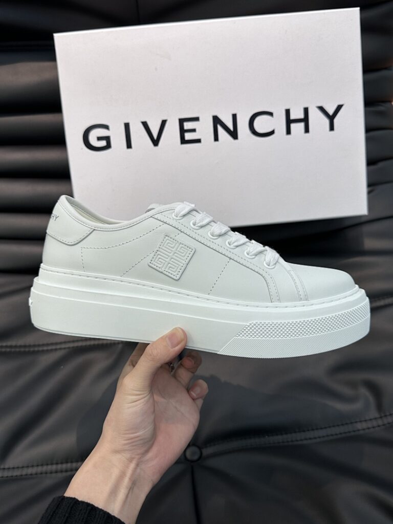Givenchy Shoe Style 2401126