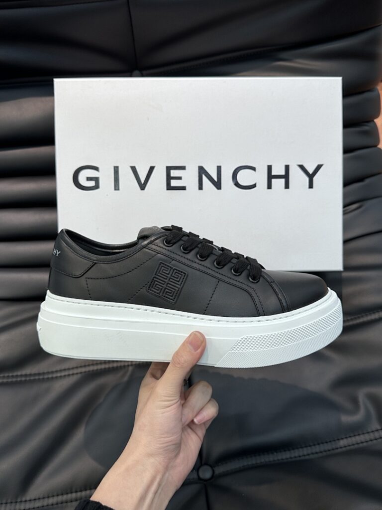 Givenchy Shoe Style 2401126