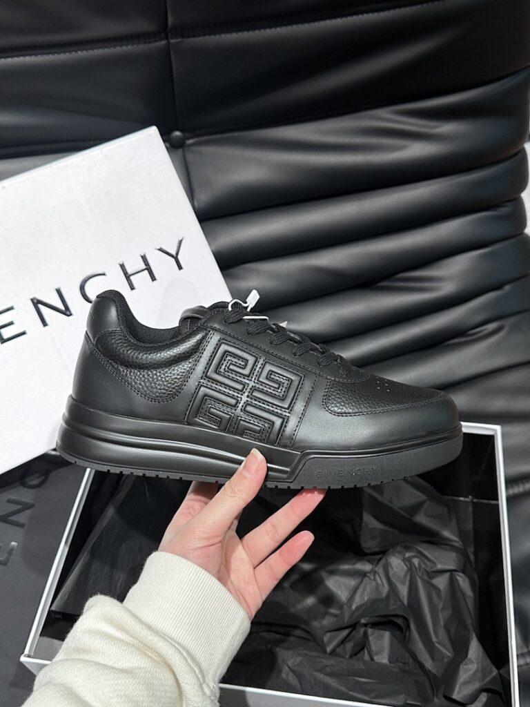 Givenchy Shoe Style 2401126