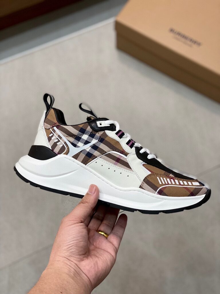 Balenciaga Shoe Style 2401127