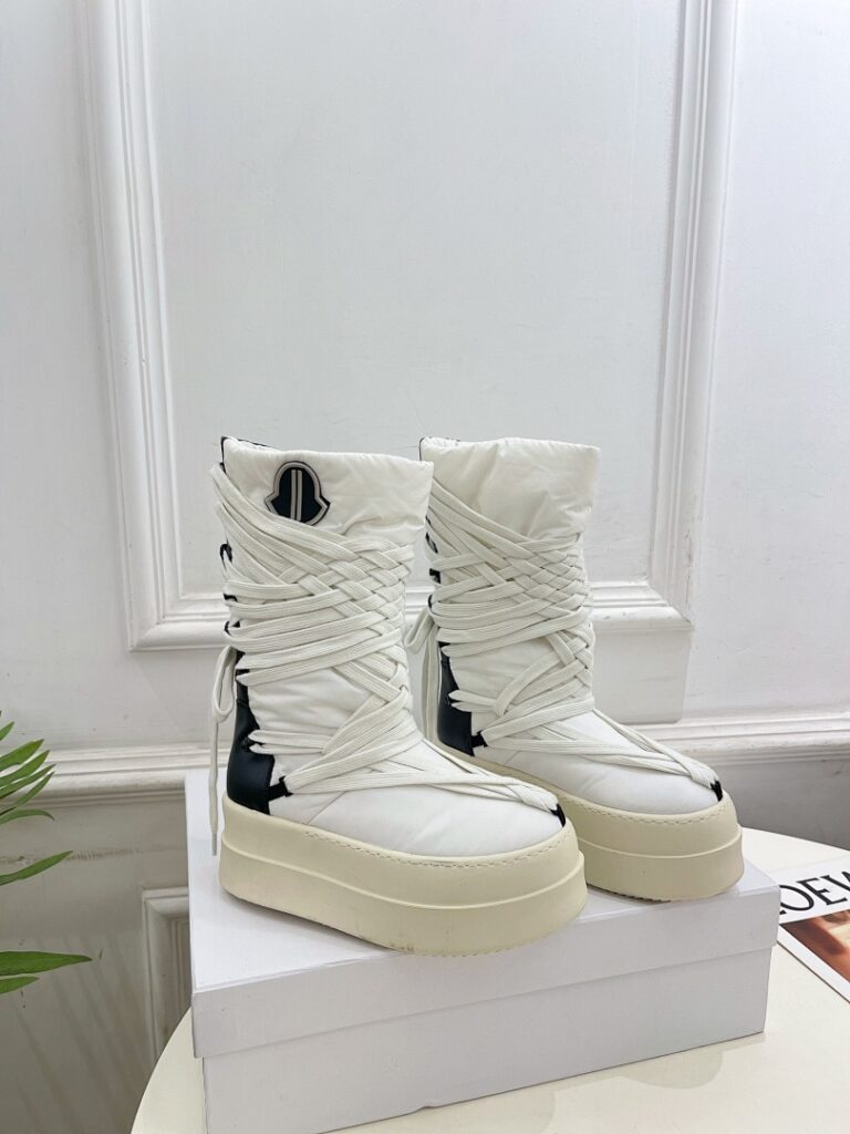 Moncler Shoe Style 3802423