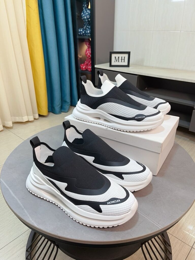 Moncler Shoe Style 2401155