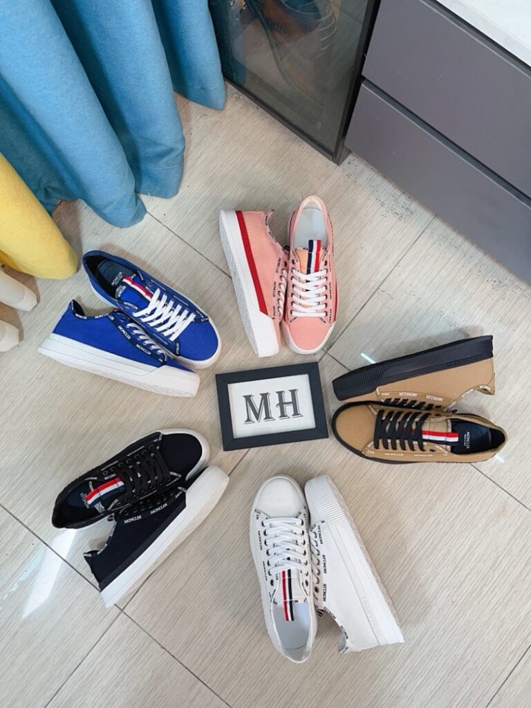 Moncler Shoe Style 2401155
