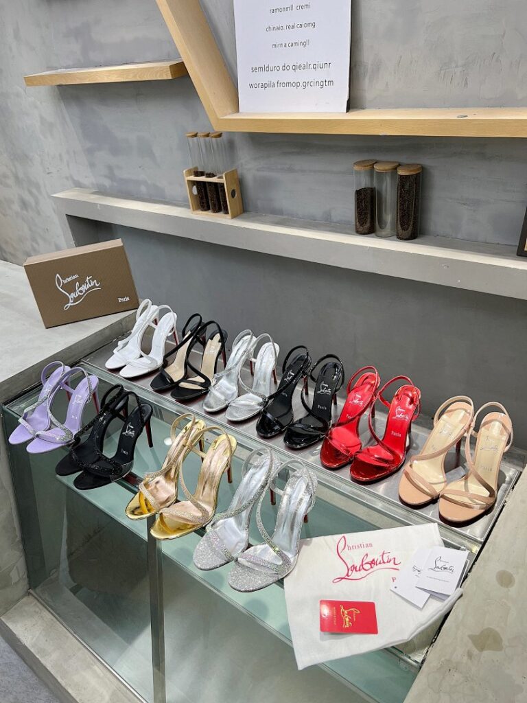 Christian Louboutin Shoe Style 3001192