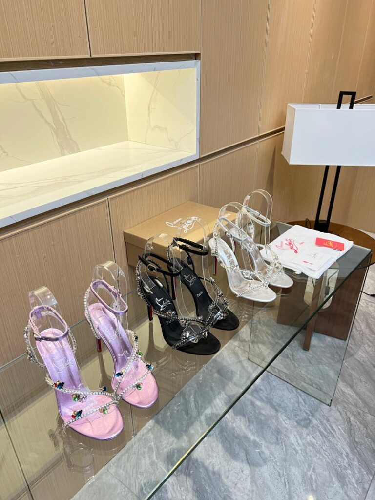 Christian Louboutin Shoe Style 3001192