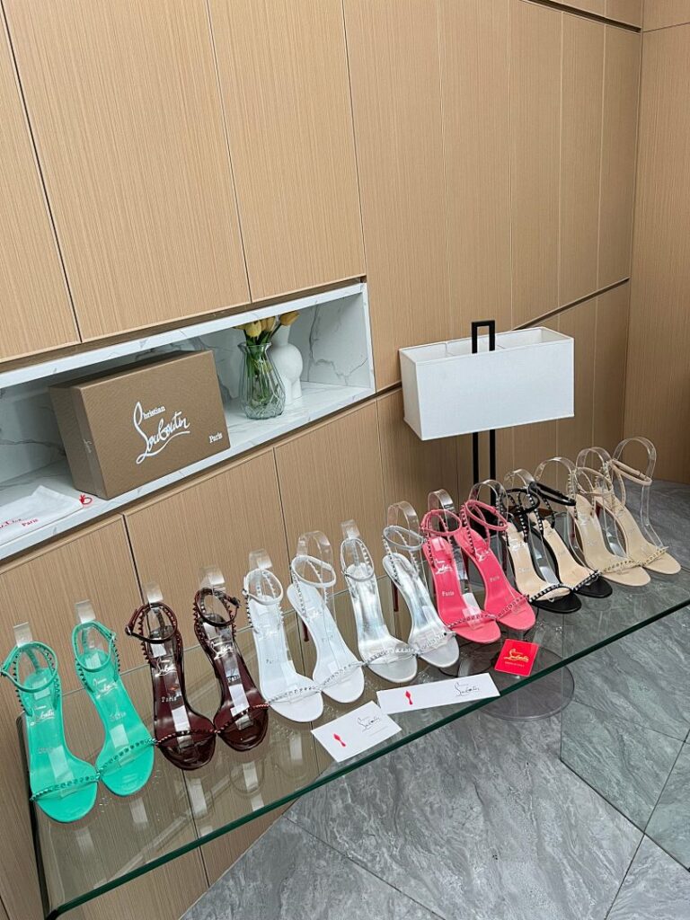 Christian Louboutin Shoe Style 3001192