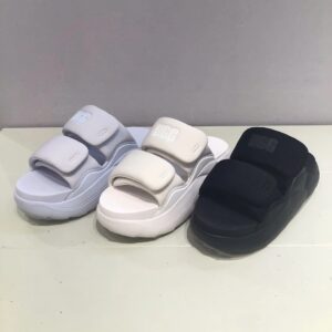 UGG Shoe Style 2201194