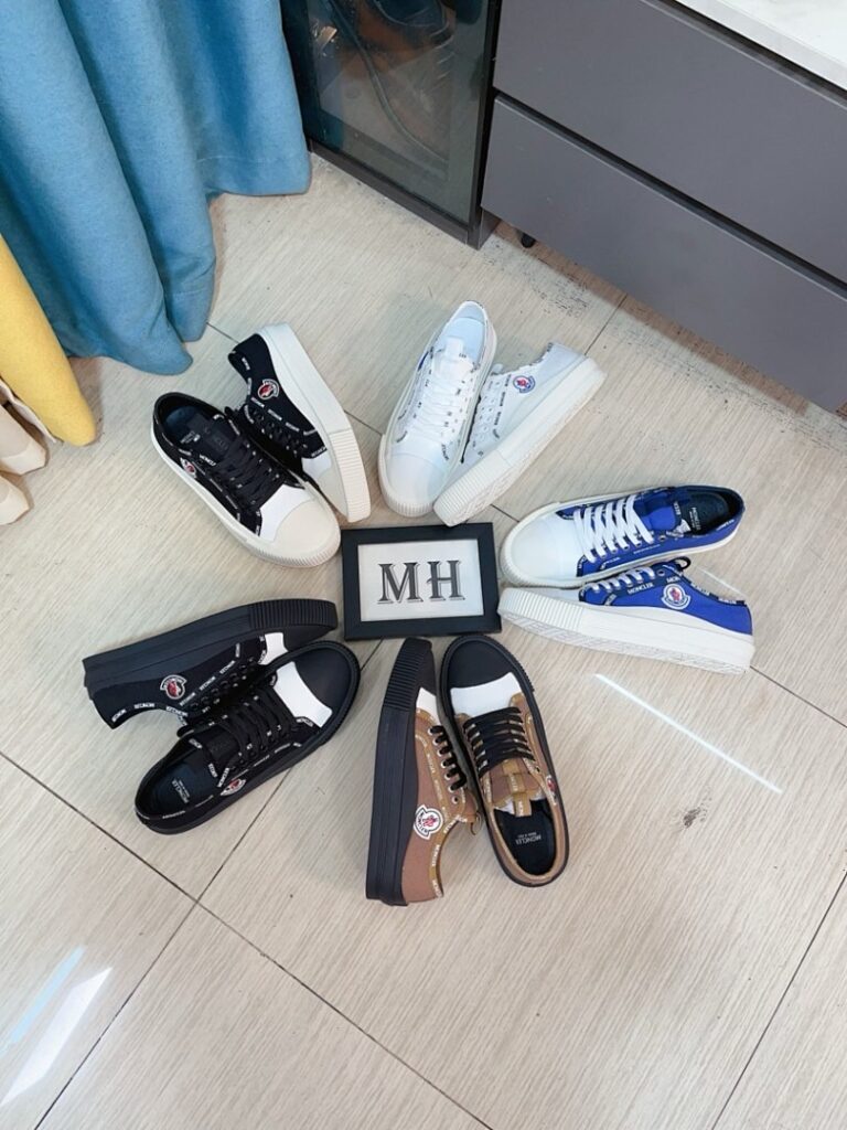 Moncler Shoe Style 2401155