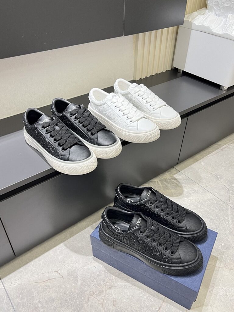 Dior Shoe Style 2401126