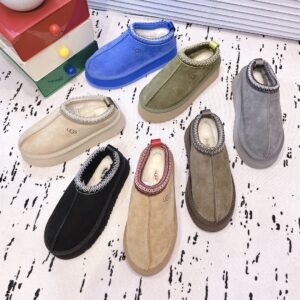 UGG Shoe Style 2201194