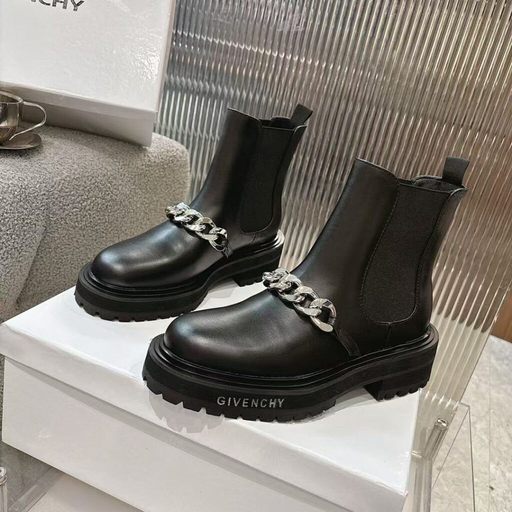 Givenchy Shoe Style 3202113