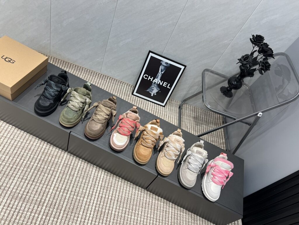 UGG Shoe Style 2801175