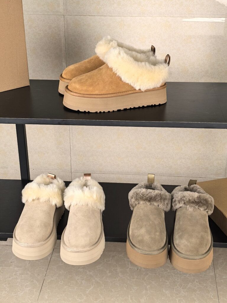 UGG Shoe Style 2401175