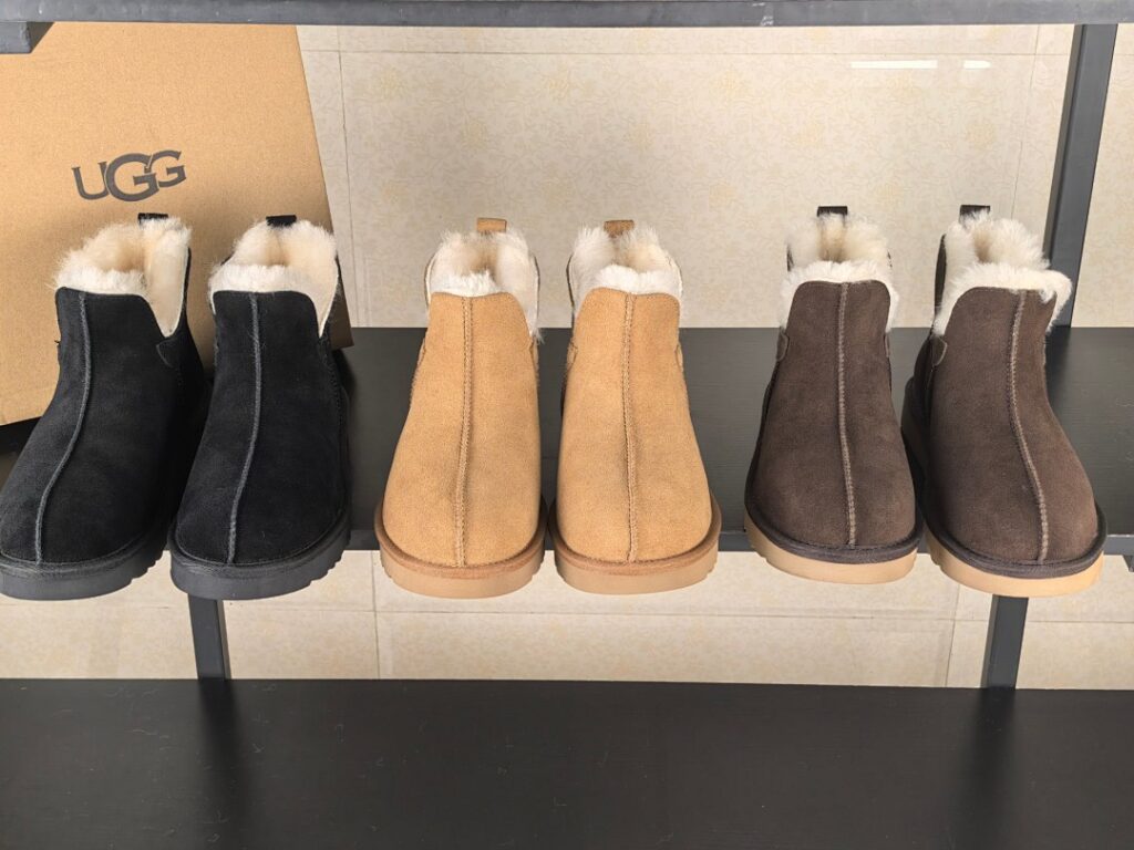 UGG Shoe Style 2401175