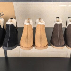 UGG Shoe Style 2401175